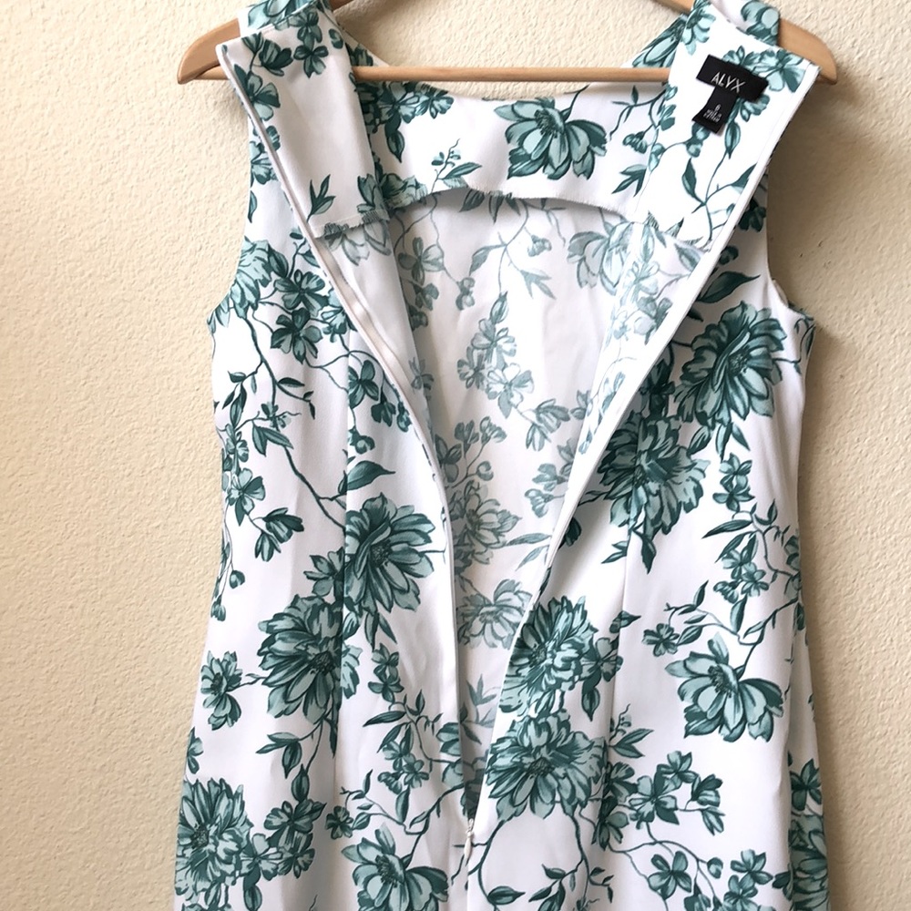 Alyx Sleeveless Green and White Floral‎ Dress Size 8